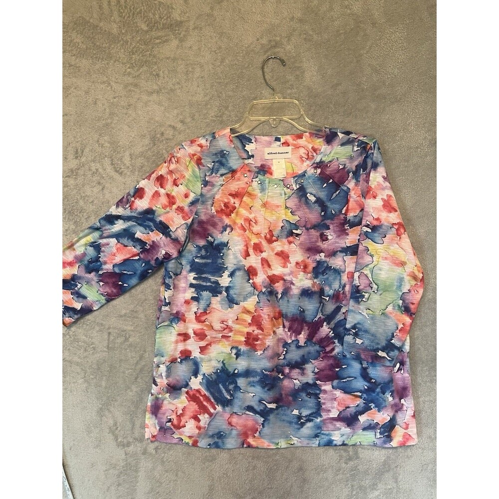 Alfred Dunner Watercolor Floral 3/4 Sleeve Top Size M Stud Neck Detail.